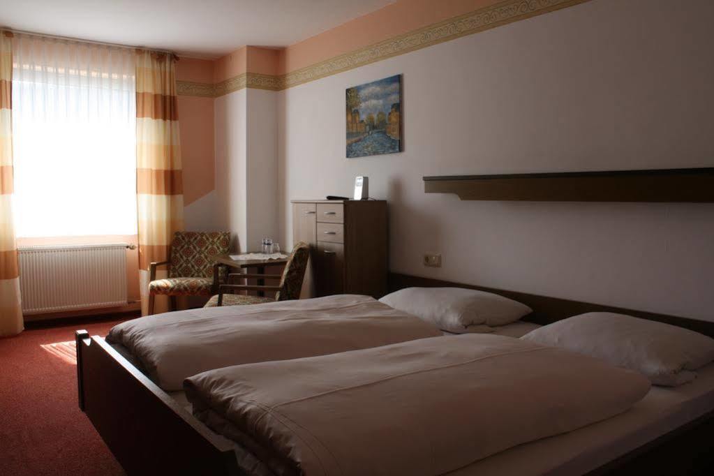 Hotel Ellenzer Goldbaeumchen Exterior foto